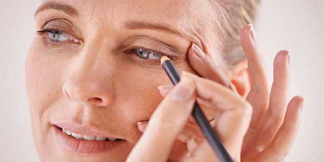 تکنیک-های-برتر-آرایش-چشم-برای-خانم-های-مسن